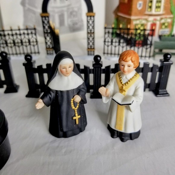 LOT Dept 56 Dickens Nephew Fred's Flat Fence Benches Post Box Chelsea Hat Monger - Picture 8 of 16